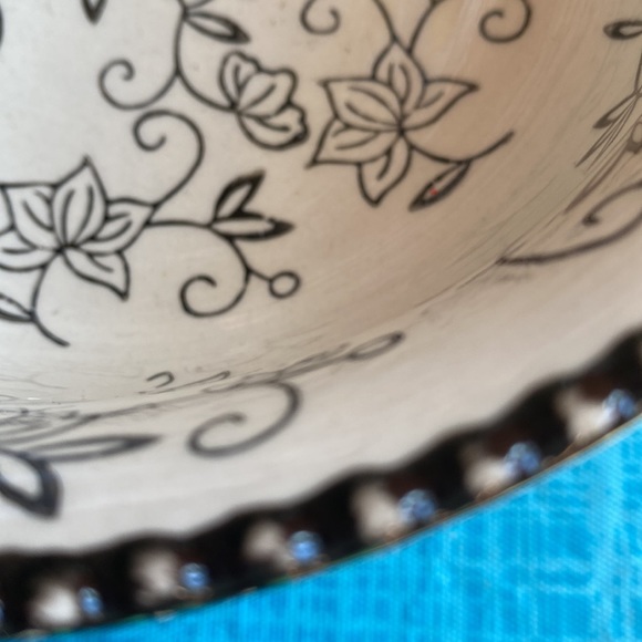 Two Black floral lace soup or salad bowls - Picture 4 of 5